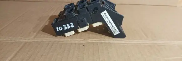 Toyota Corolla Verso AR10 Fuse module 8273405030