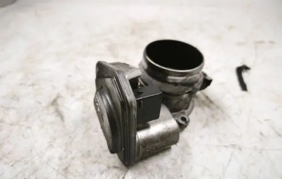 BMW 3 E90 E91 Throttle valve 780437301 B81210823