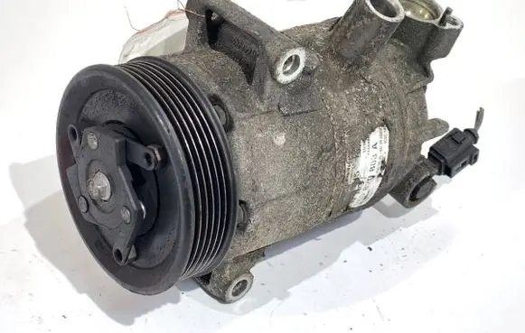 Volkswagen Touran I Air conditioning (A/C) compressor (pump) 5K0820803A