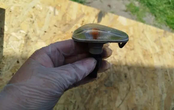 Saab 9-5 Front fender indicator light 