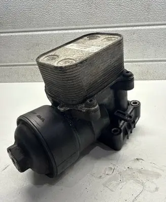 Volkswagen PASSAT B7 Engine oil radiator 03L115389C
