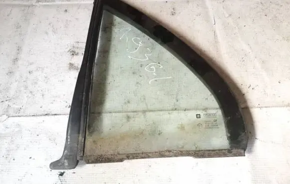 Rear vent window glass