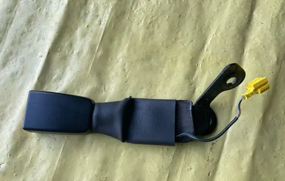 Mercedes-Benz C AMG W204 Rear seatbelt buckle A2048602669 3404315299