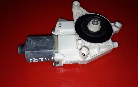 Mercedes-Benz E W212 Front door window regulator motor A2048200142 971219100