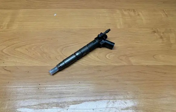 BMW 7 G11 G12 Fuel injector 857156501 8571565 0445118