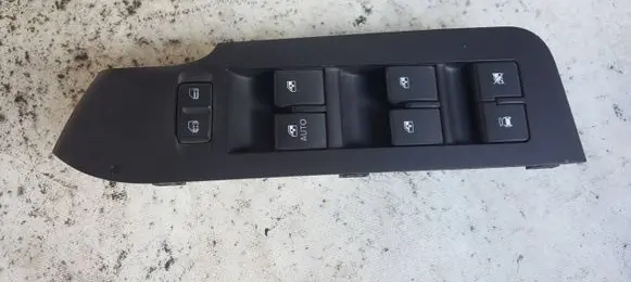 Chevrolet Captiva Electric window control switch