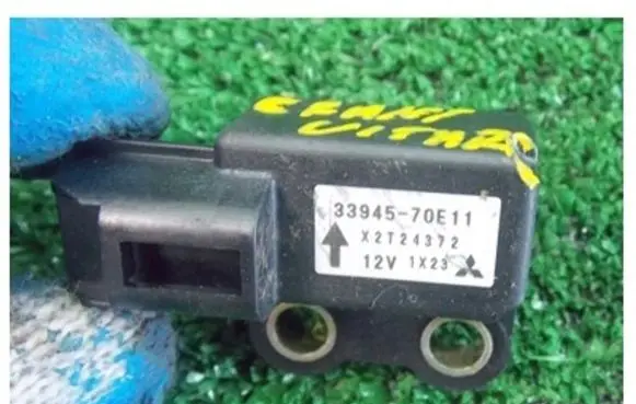 Suzuki Grand Vitara I Airbag deployment crash/impact sensor 3394570E11