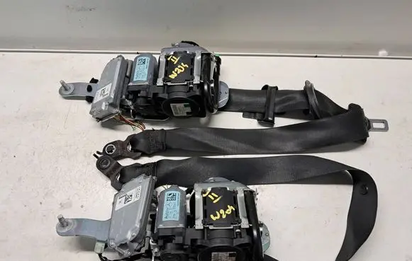 Mercedes-Benz C AMG W204 Front seatbelt A2048601986 A2048602086