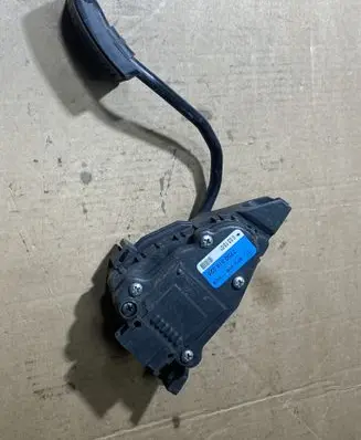 Renault Master II Accelerator throttle pedal 6PV00811906 7700314526