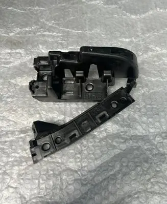 Rear bumper mounting bracket
