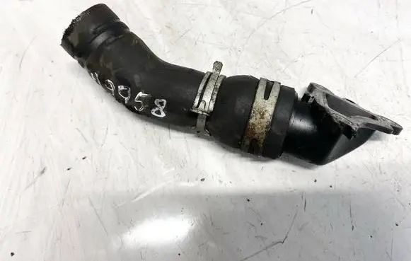 Engine coolant pipe/hose