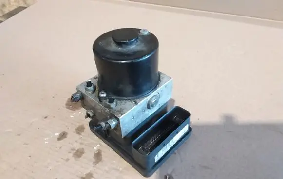 Ford Focus ABS Pump 10096001253