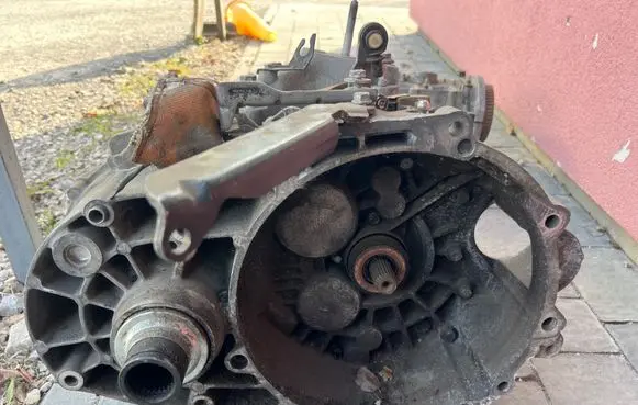 Ford Galaxy Manual 6 speed gearbox 02N301103