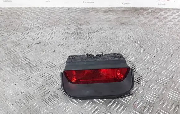 Honda CR-V Third/center stoplight P6939
