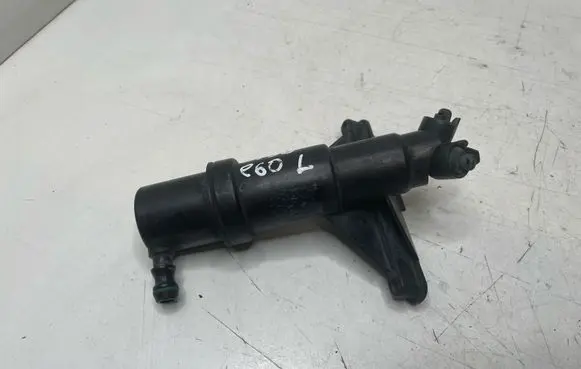 BMW 5 E60 E61 Headlight washer spray nozzle 7038415