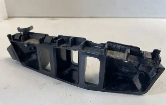 Volkswagen Touareg II Front bumper mounting bracket 7P6807183F