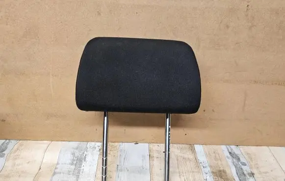 Volkswagen PASSAT B6 Front seat headrest 