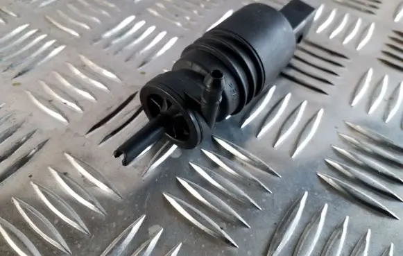 BMW X3 E83 Windscreen/windshield washer pump
