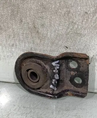 Radiator mount bracket