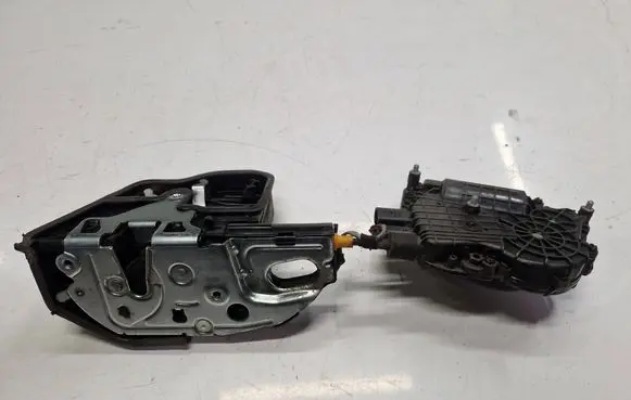 BMW X5 E70 Rear door soft close latching motor 7167587