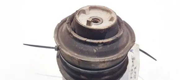 Mercedes-Benz C W203 Engine mount bracket