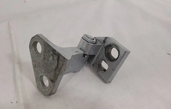 Volkswagen Golf V Rear door lower hinge 1K4833402