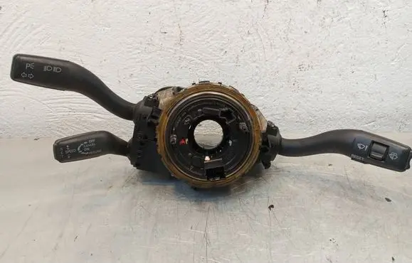 Wiper turn signal indicator stalk/switch