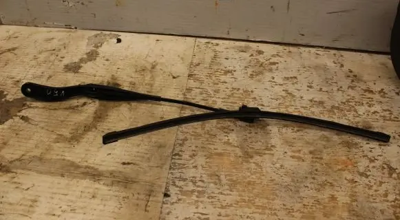 Volvo V50 Windshield/front glass wiper blade 