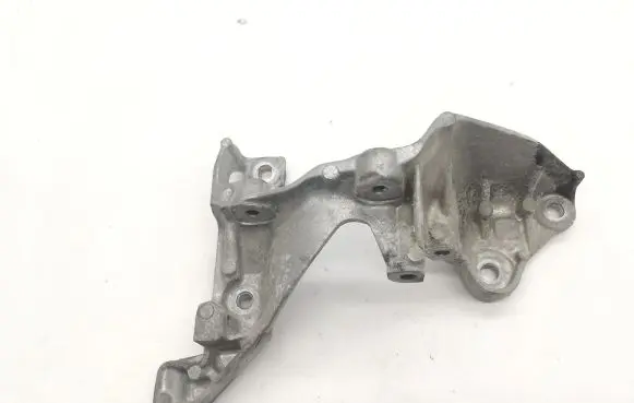 Engine mounting bracket