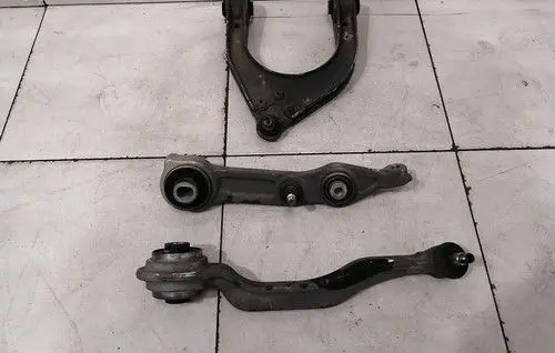 Mercedes-Benz CLS C219 Front lower control arm/wishbone A2193300107