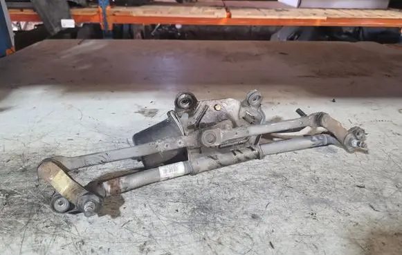 Front wiper linkage and motor
