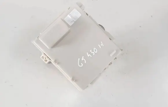 Lexus GS 300 350 430 450H Fuse module 8267030230 0K260028 9460011
