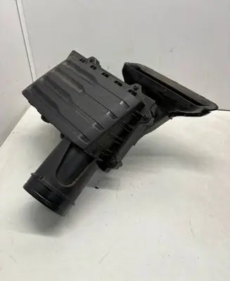 Volkswagen PASSAT B8 Air filter box 5Q0129601BB