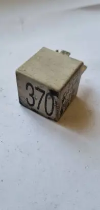 Volkswagen PASSAT B5.5 Other relay 8D0951253 12V50A