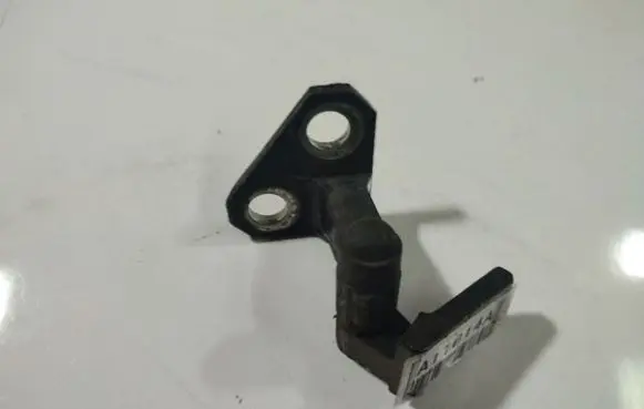 Volkswagen PASSAT B6 Rear door lower hinge 