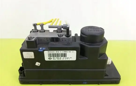 Mercedes-Benz E W210 Central locking vacuum pump 2108001748