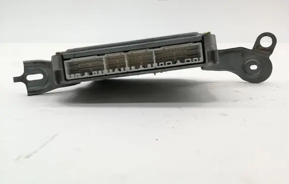 Toyota Avensis T270 Engine control unit/module 8966105311