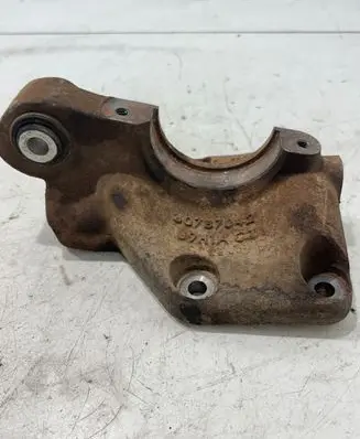 Volvo XC70 Engine mounting bracket 30787842
