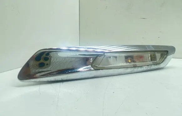 BMW 5 F10 F11 Front fender indicator light 01038702 01038704