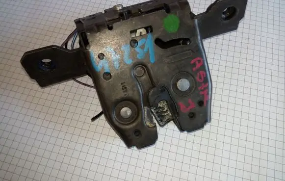 Opel Astra J Loading door lock 