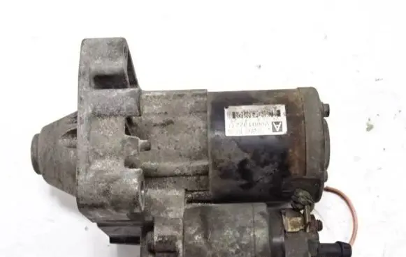 Peugeot 5008 Starter motor M000T32271 7550017