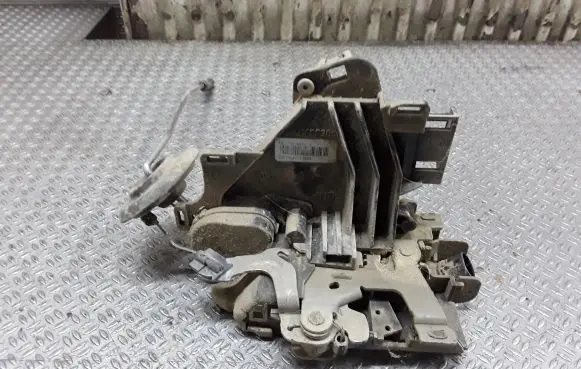 Volkswagen Caddy Front door lock 3B1837016