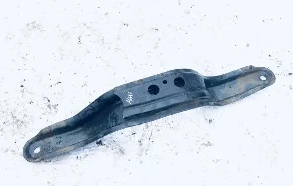 Subaru Outback Engine mounting bracket