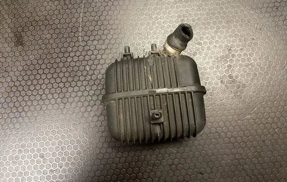 Audi A6 S6 C6 4F Vacuum air tank 8E0129955