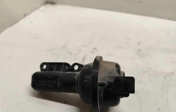 Mazda 5 Vacuum valve 042796 PA66GF30