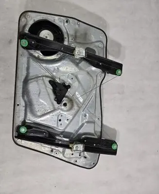 Volkswagen Tiguan Front door window regulator with motor 5N1837729A