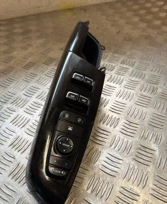 KIA Sportage Front door window switch trim 82731F1000