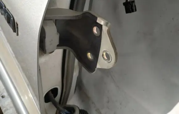 Hyundai Santa Fe Front door upper hinge