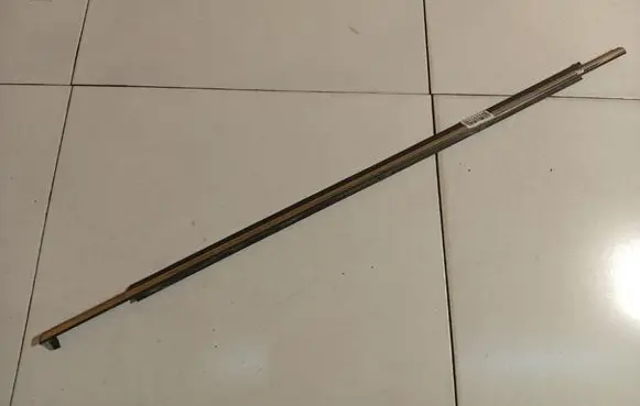 Toyota Avensis T250 Front door glass trim molding