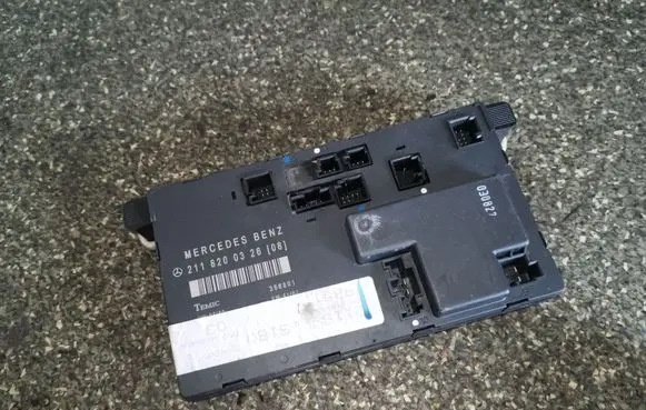 Mercedes-Benz E W211 Door control unit/module 2118200326